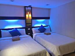 Royale Tagaytay B&B