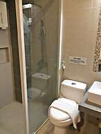 Royale Tagaytay B&B