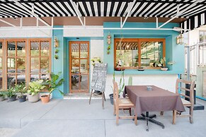Blooming Hill Boutique Suites