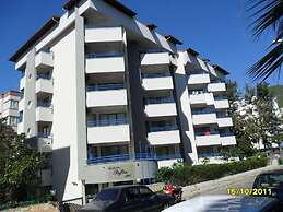 Safir Apartments