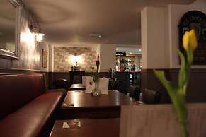 Alcester Inn