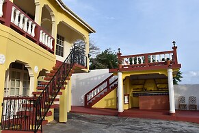 Amarilla Apts