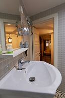 Guzi Rooms & Suites