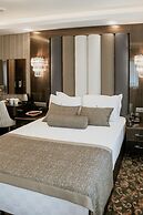 Grand Lark Otel