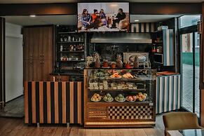 Grand Lark Otel