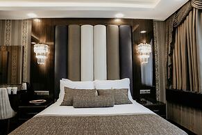 Grand Lark Otel