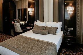 Grand Lark Otel