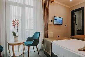 Grand Lark Otel
