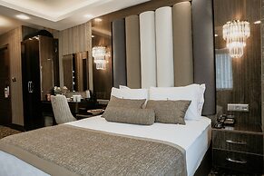 Grand Lark Otel