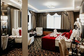 Grand Lark Otel