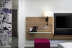 Moxy York