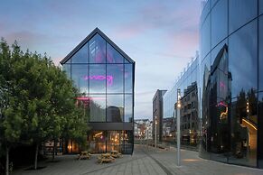 Moxy York