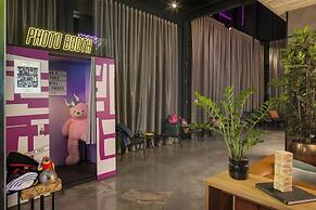 Moxy York