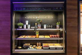 Moxy York