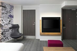 Moxy York