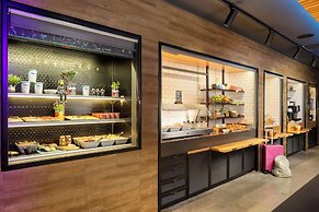 Moxy York