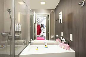 Moxy York