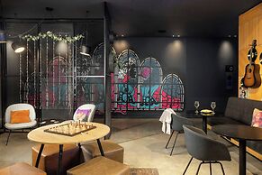 Moxy York