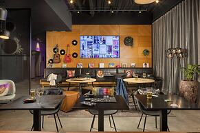Moxy York