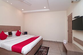 OYO 4477 City Square Hotel