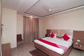 OYO 4477 City Square Hotel
