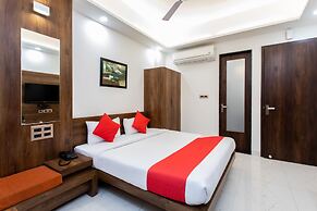 Capital O 27658 Hotel New Mohit Regency