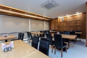 Capital O 27658 Hotel New Mohit Regency
