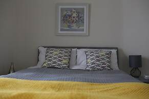 F6 Bath Road Apartment