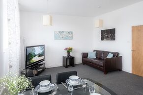 F6 Bath Road Apartment