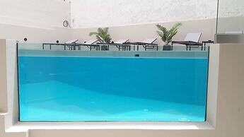 The City Hotel & Suites