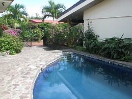 Dos Palmas Studio Apartments