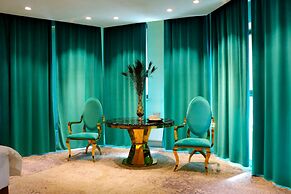 Elegance Hotel