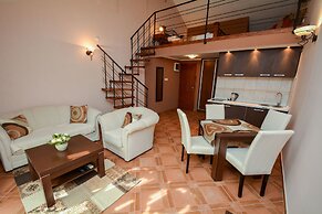 Apartment House 91
