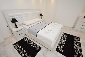 Apartment House 91