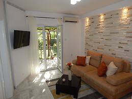 Apartment House 91