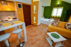 Apartment House 91