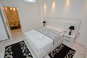 Apartment House 91