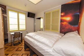BS16 HOTEL