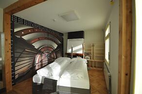 BS16 HOTEL