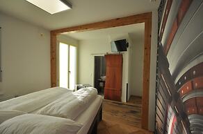 BS16 HOTEL