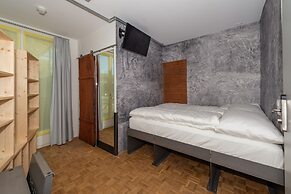 BS16 HOTEL