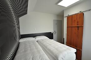 BS16 HOTEL