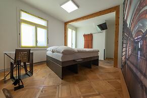 BS16 HOTEL