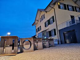 BS16 HOTEL