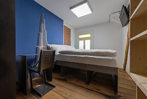 BS16 HOTEL