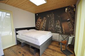 BS16 HOTEL