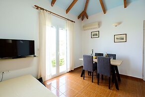 Chill & Relax Home with Pool near Beach