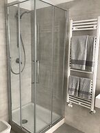 Feel at Home Apartments & Rooms