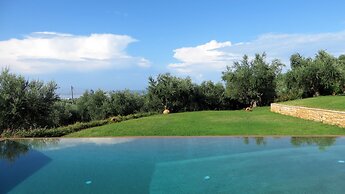 Luxurious Sea & Olive Private Villa - Pool