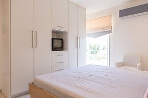Bright & Spacious two-floor Family Garden Home